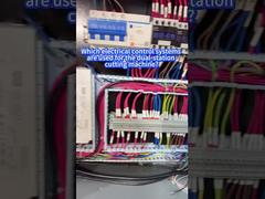 Hệ thống điều khiển điện nào được sử dụng cho máy cắt hai trạm?