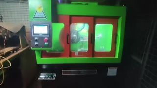 Khách hàng gỡ lỗi máy mới tại chỗ